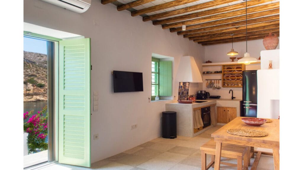 Ιnterior & Εxterior Design, για τη μετατροπή του παλιού αγγειοπλαστείου σε premium ενοικιαζόμενα δωμάτια