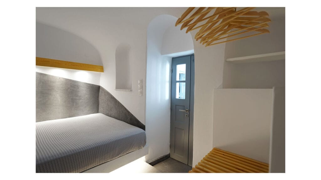 Μετατροπή και ανακαίνιση υπόσκαφης κατοικίας σε premium κατάλυμα