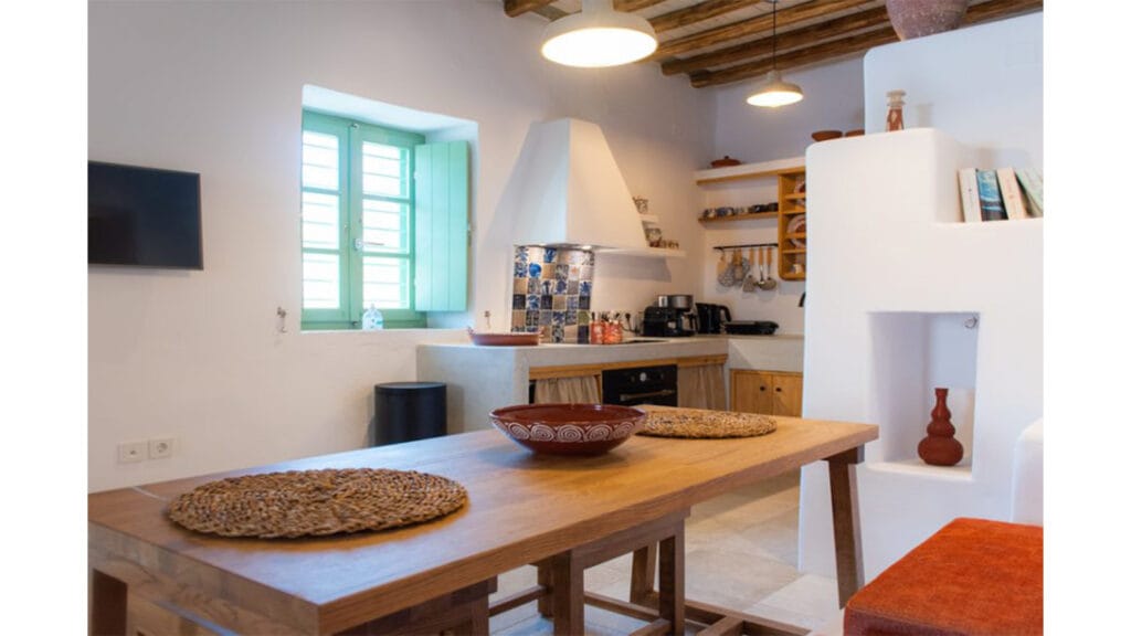 Ιnterior & Εxterior Design, για τη μετατροπή του παλιού αγγειοπλαστείου σε premium ενοικιαζόμενα δωμάτια